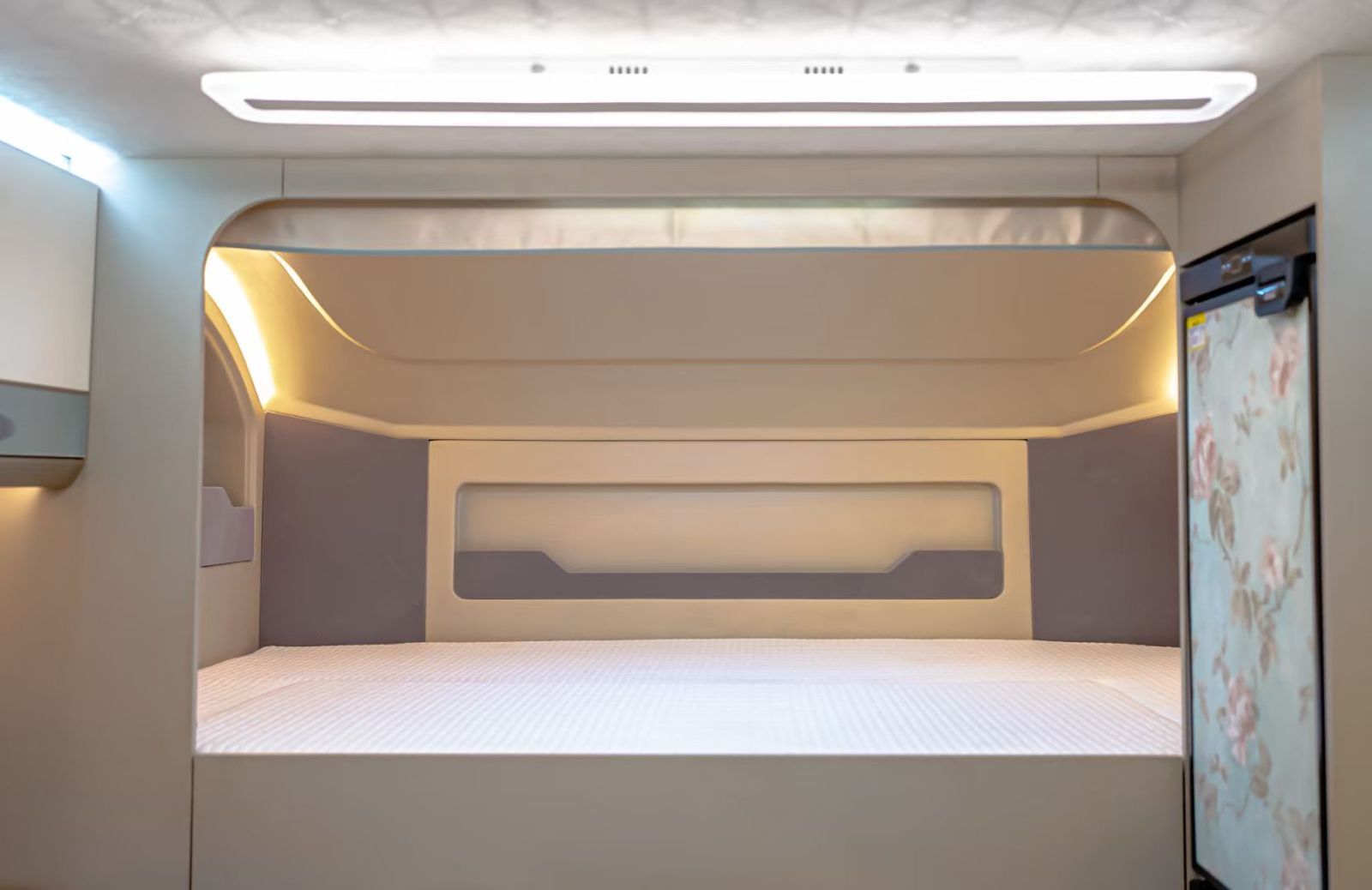 Volare 700P Expedition 6 Berth Motorhome